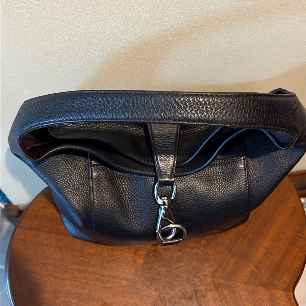 Dooney & Bourke Vintage shoulder bag leather  black  Silvertone clip front style